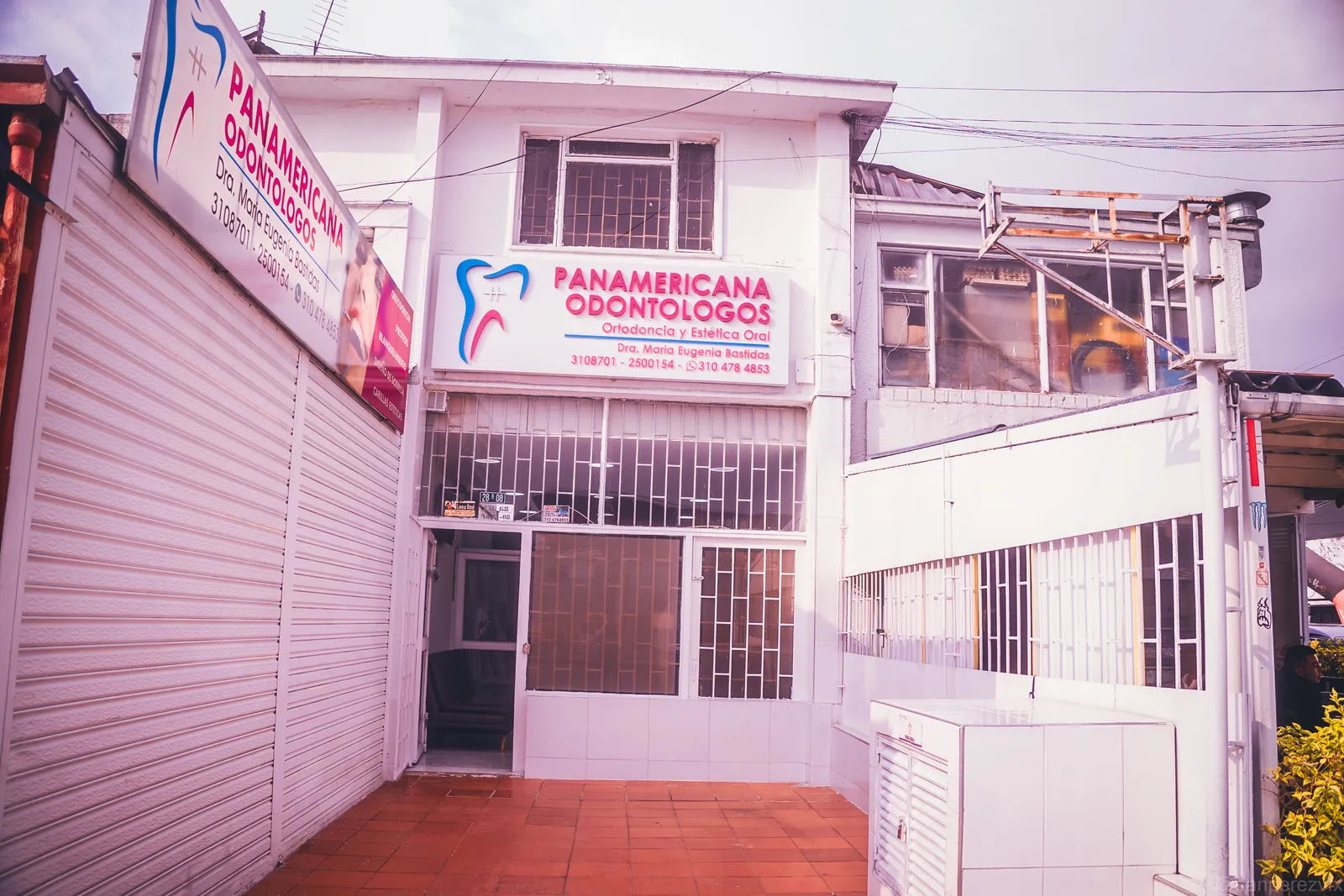 Fachada de Panamericana Odontólogos en la Cl. 68 #28A-08, Barrios Unidos, Bogotá
