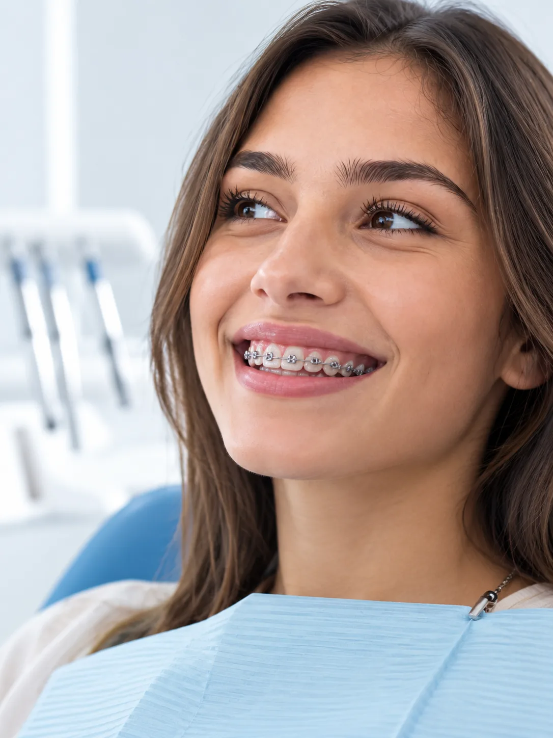 Sonrisa con brackets instalados